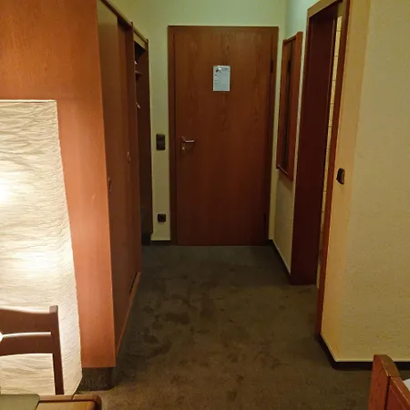 2x Einzelbetten - Gaestezimmer - 11min Von Giessen Zentrum 8,4km In Aparthotel Fernwald