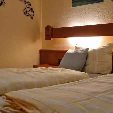 2x Einzelbetten - Gaestezimmer - 11min Von Giessen Zentrum 8,4km In Apartahotel Fernwald