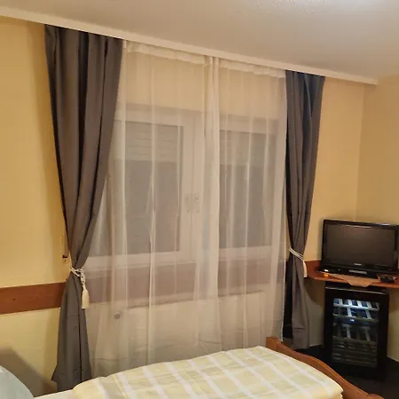 2x Einzelbetten - Gaestezimmer - 11min Von Giessen Zentrum 8,4km In Fernwald